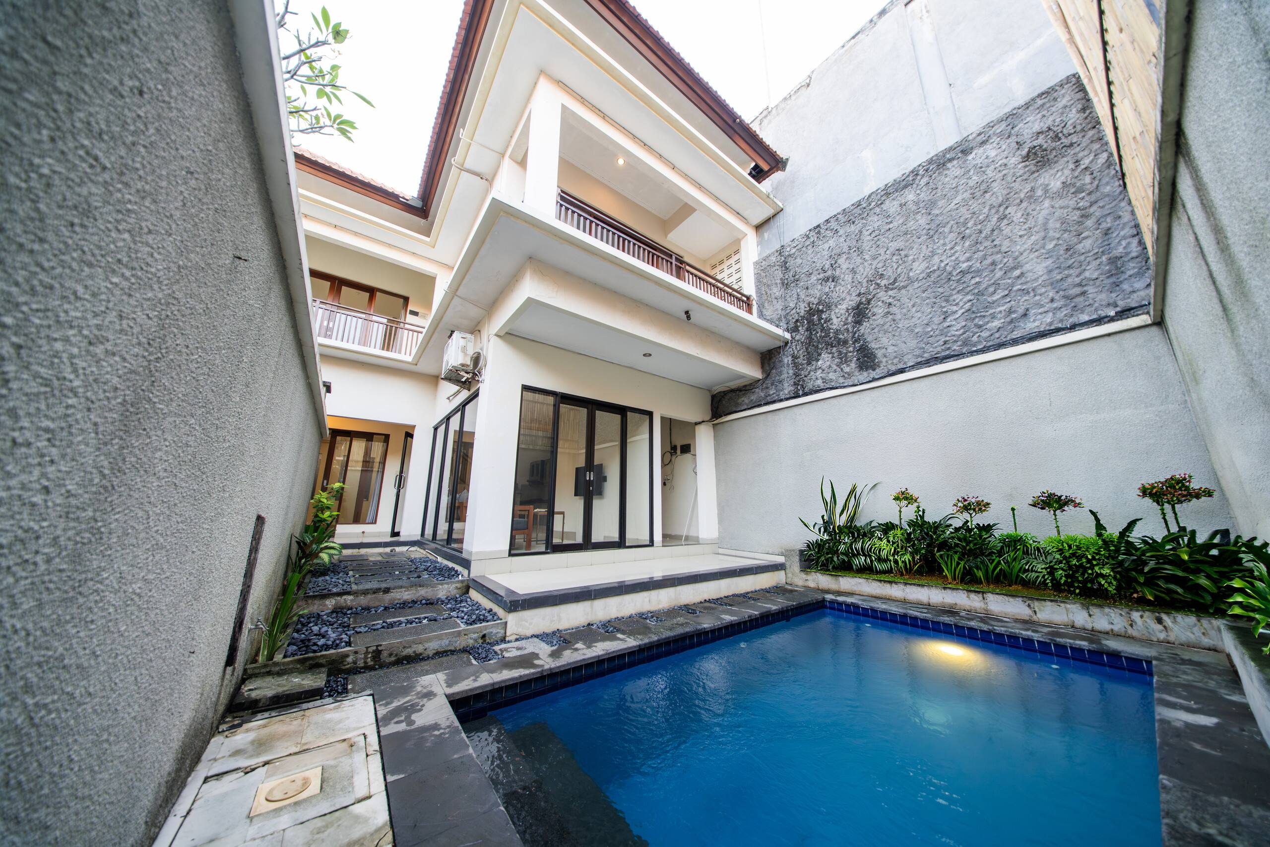3 BR Villa Walking Distance to Potato Head & Beach