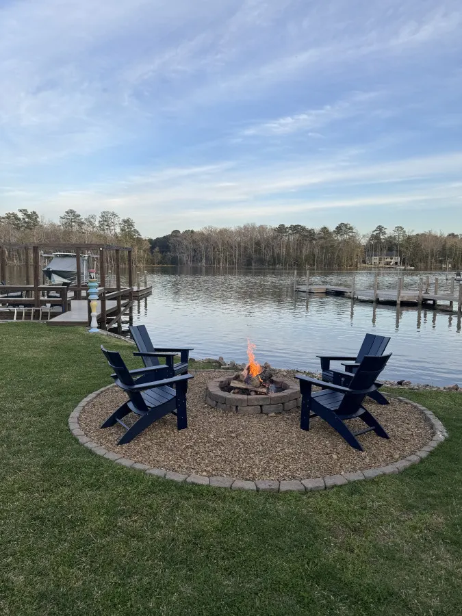 Peaceful Lakefront Getaway/Boujee Shack w/Dock + Kayaks