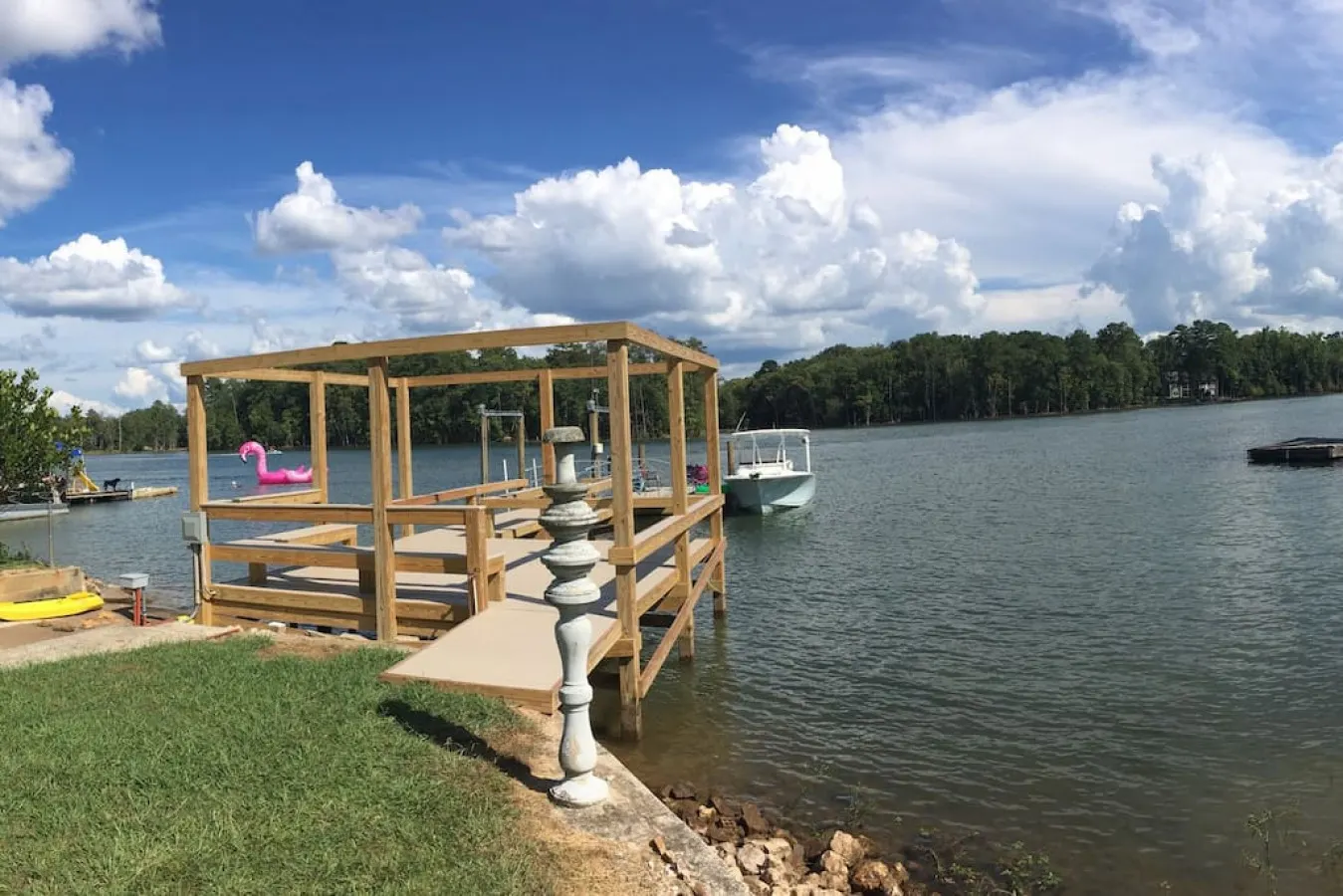 Peaceful Lakefront Getaway/Boujee Shack w/Dock + Kayaks — photo 5