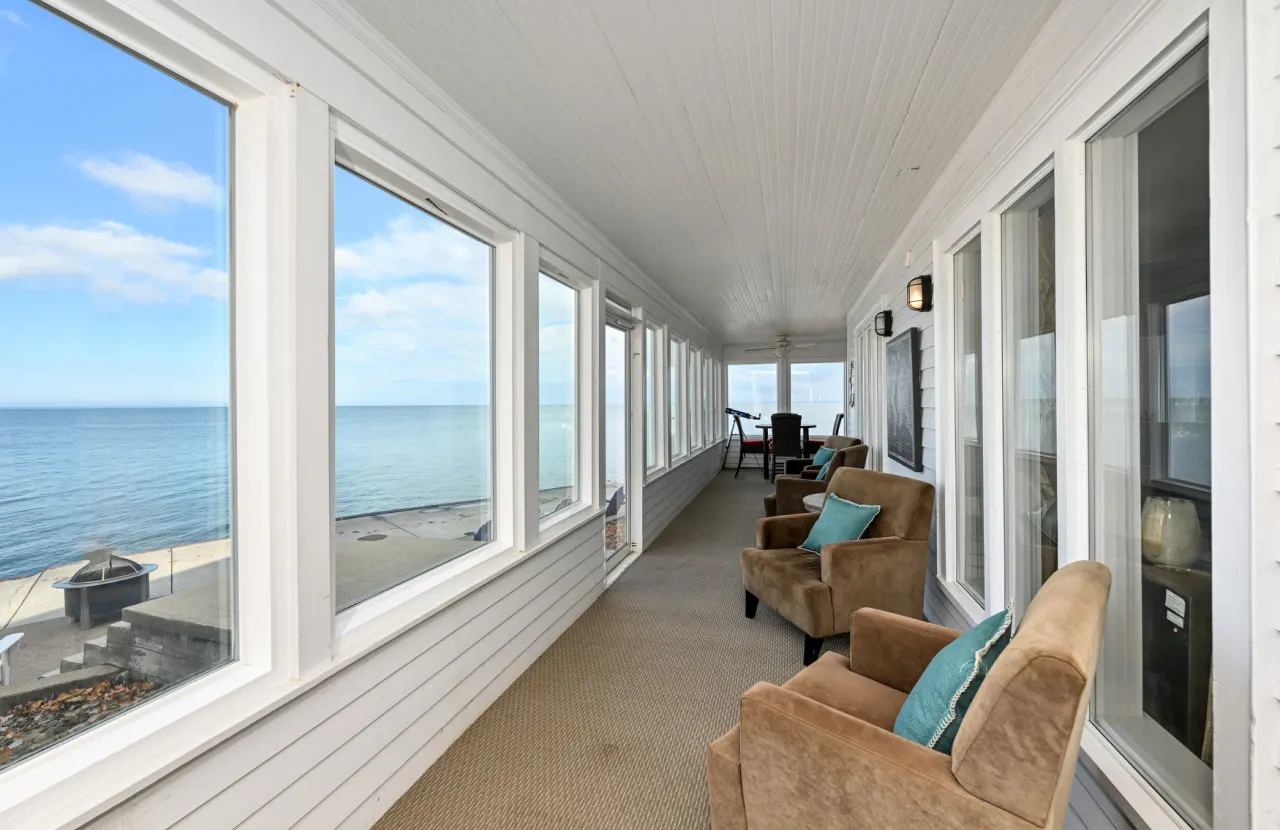 Waterfront Lake House w/stunning views of Lake Erie!