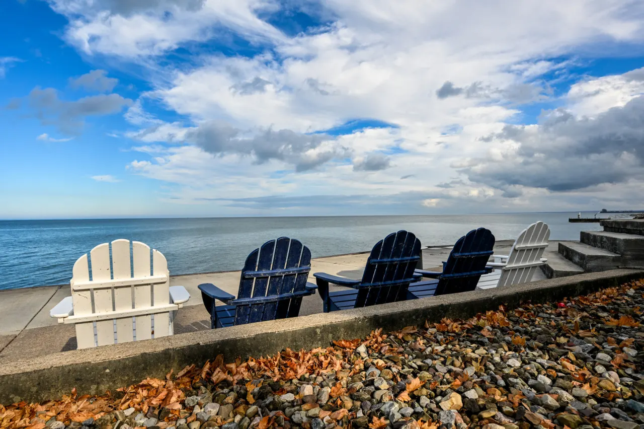 Waterfront Lake House w/stunning views of Lake Erie! — photo 2