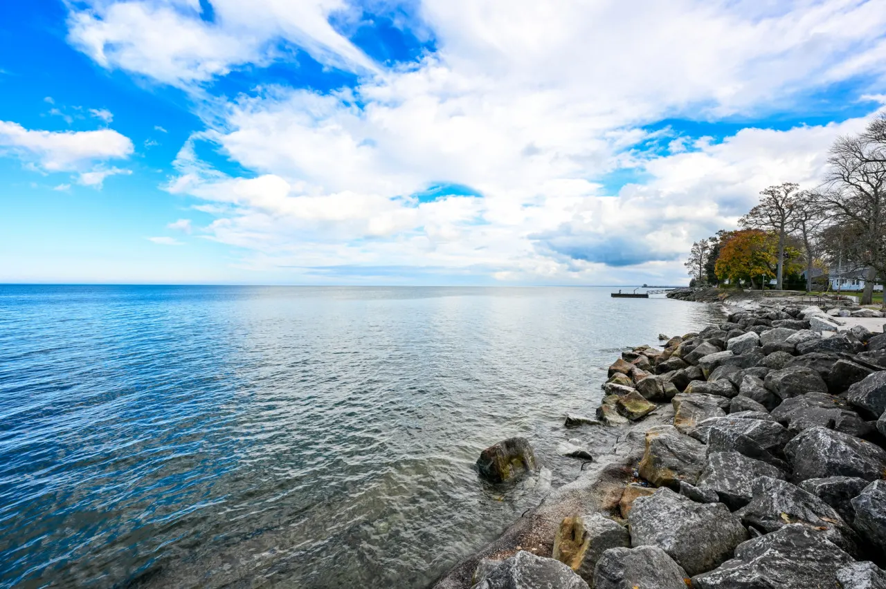 Waterfront Lake House w/stunning views of Lake Erie! 10