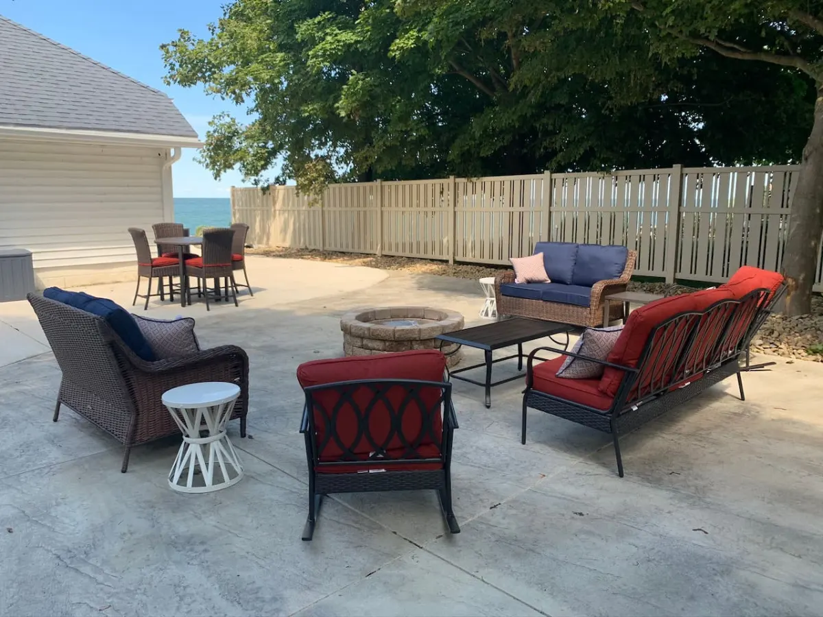 Waterfront Lake House w/stunning views of Lake Erie! 18