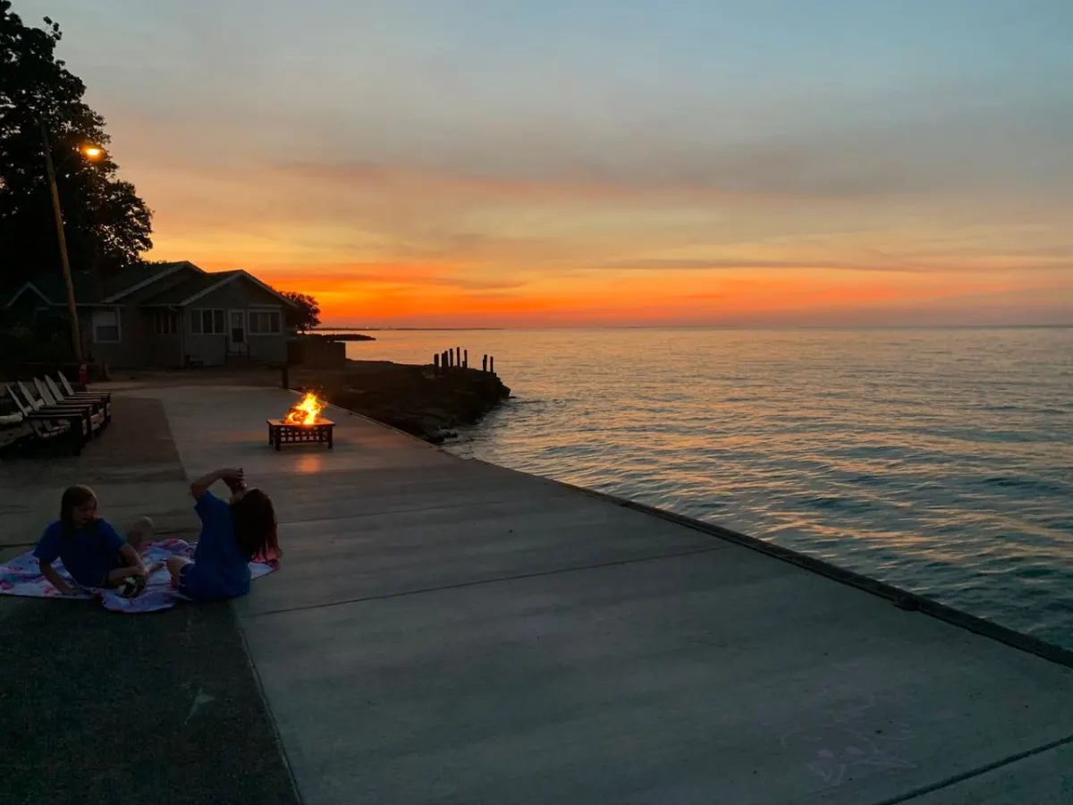 Waterfront Lake House w/stunning views of Lake Erie! 20