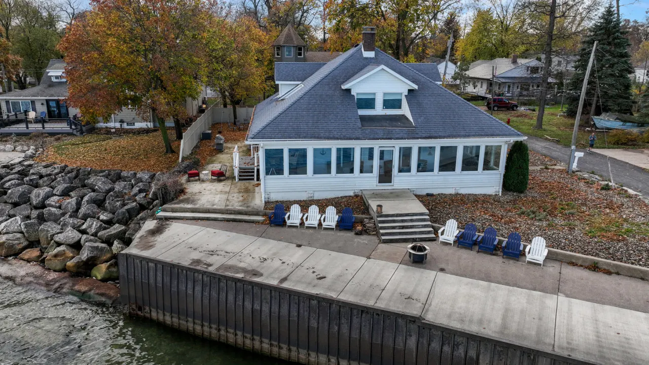 Waterfront Lake House w/stunning views of Lake Erie! — photo 4