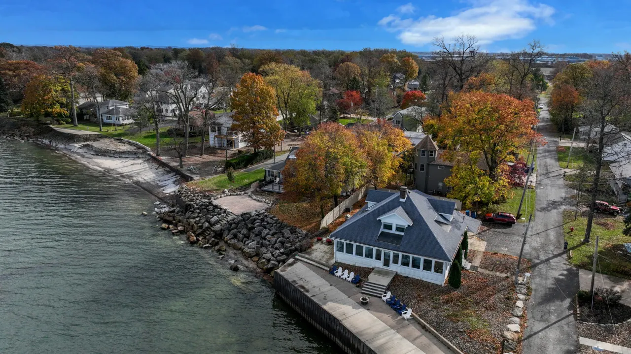 Waterfront Lake House w/stunning views of Lake Erie! — photo 5