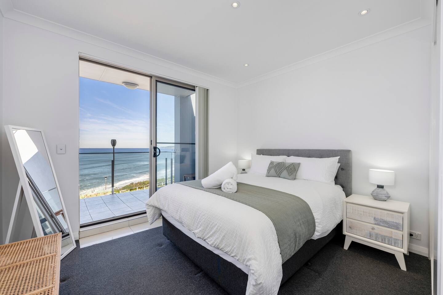 Seascape Absolute Beachfront & Views 4