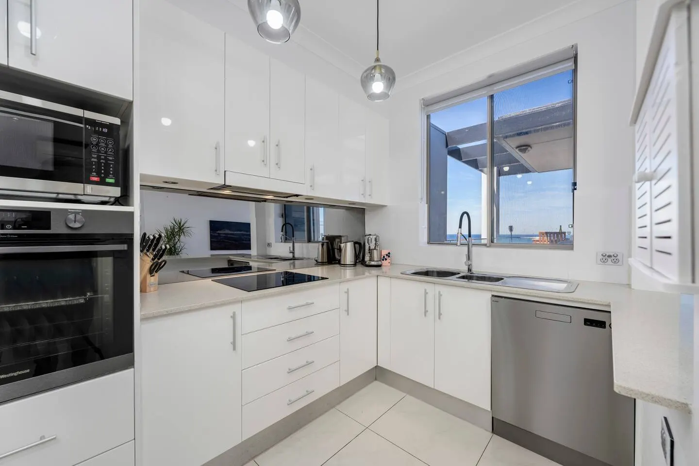 Seascape Absolute Beachfront & Views 7