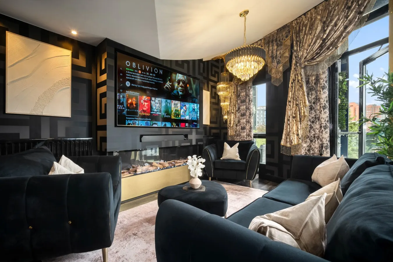 Opulent Luxury Penthouse - City Centre - 2 Bedrooms - Balconies - 2 Secure Parking Spaces