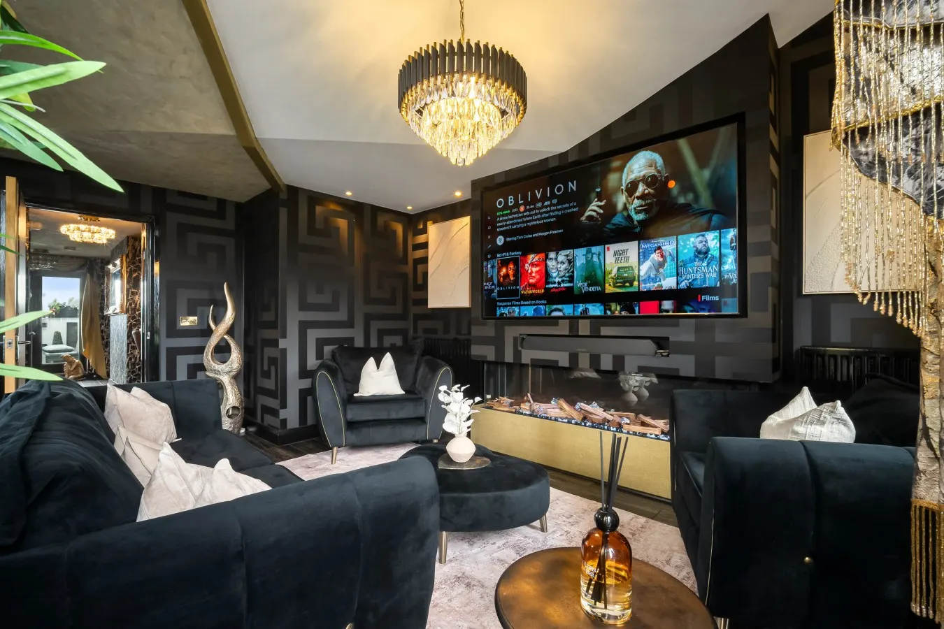 Opulent Luxury Penthouse - City Centre - 2 Bedrooms - Balconies - 2 Secure Parking Spaces 10