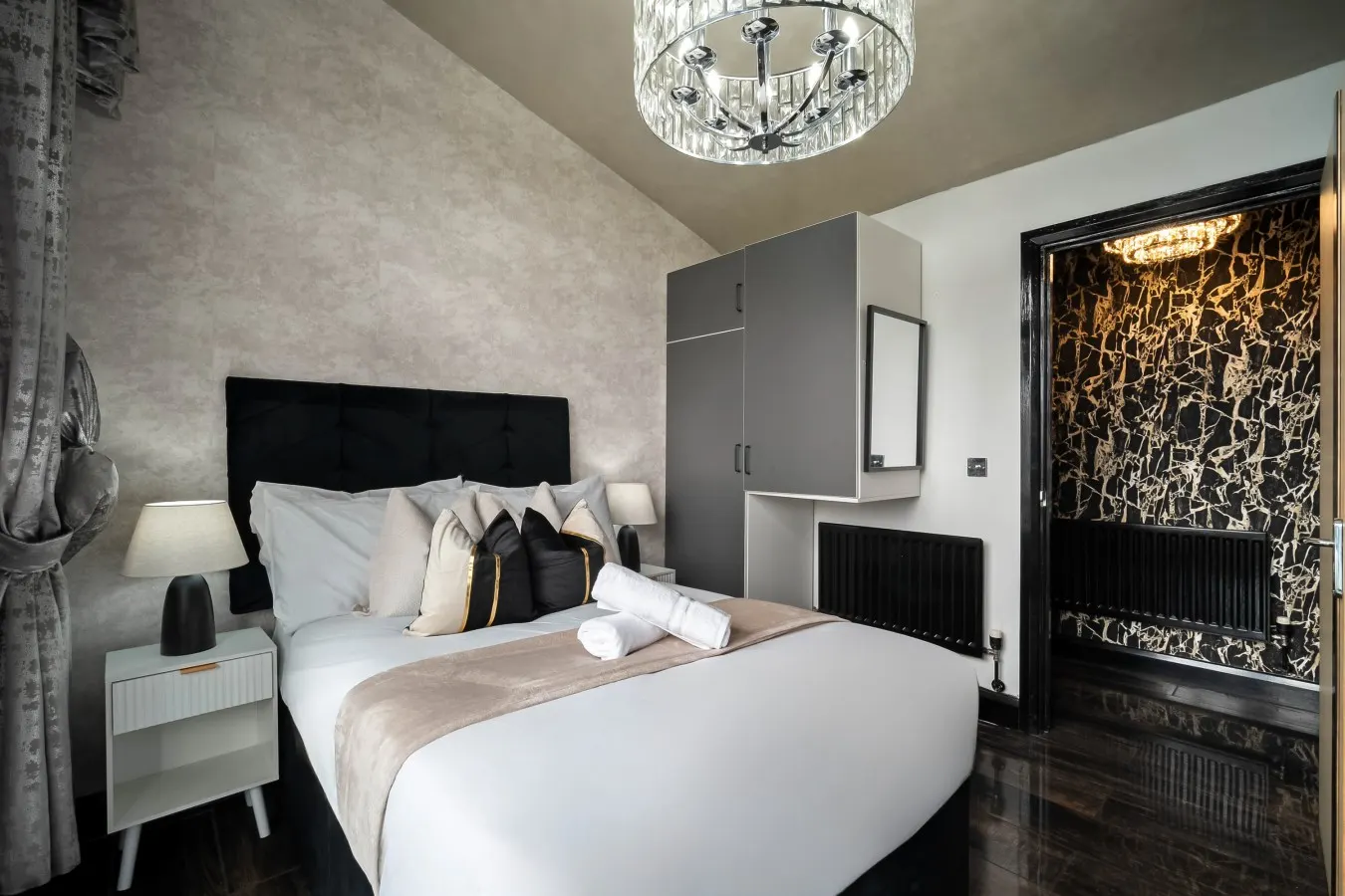 Opulent Luxury Penthouse - City Centre - 2 Bedrooms - Balconies - 2 Secure Parking Spaces 14