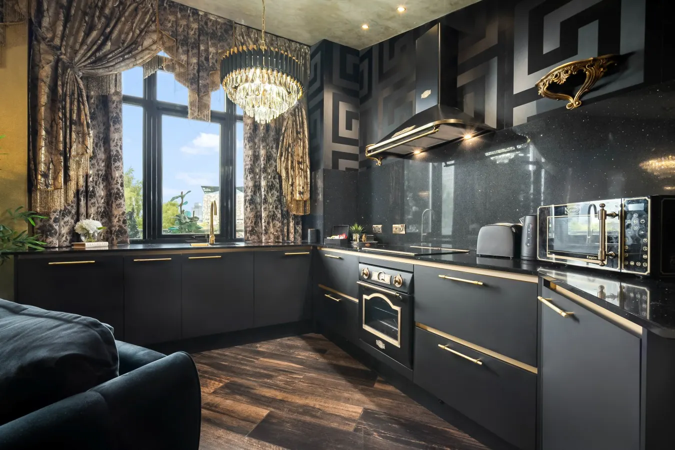Opulent Luxury Penthouse - City Centre - 2 Bedrooms - Balconies - 2 Secure Parking Spaces 16