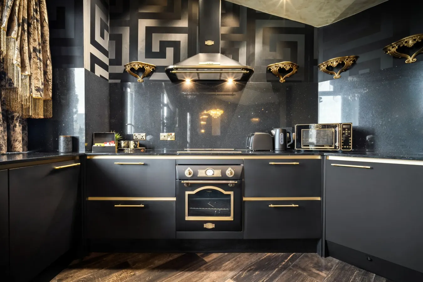 Opulent Luxury Penthouse - City Centre - 2 Bedrooms - Balconies - 2 Secure Parking Spaces 17