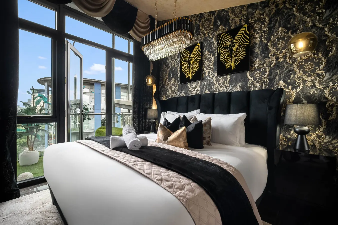 Opulent Luxury Penthouse - City Centre - 2 Bedrooms - Balconies - 2 Secure Parking Spaces 18