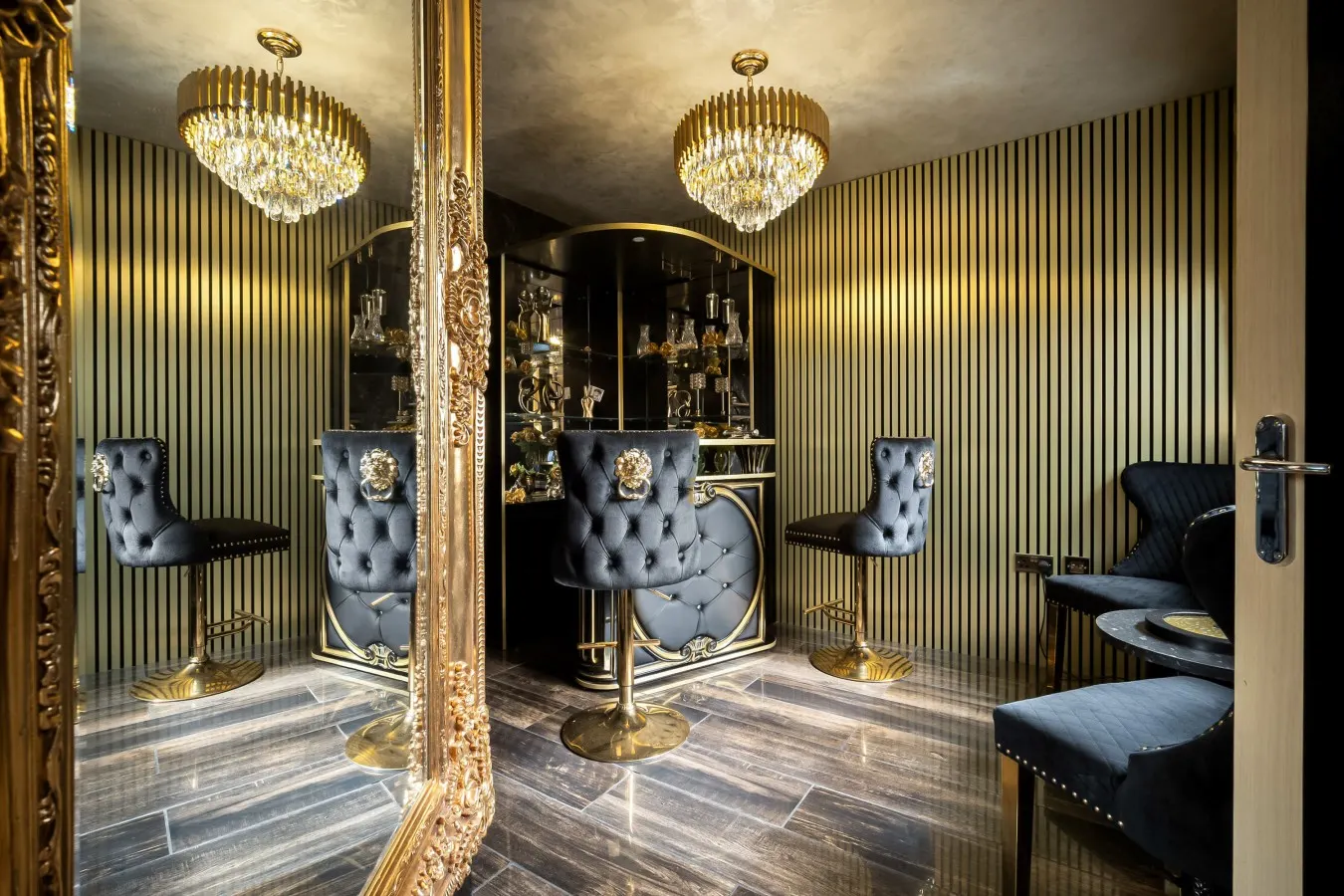 Opulent Luxury Penthouse - City Centre - 2 Bedrooms - Balconies - 2 Secure Parking Spaces 7