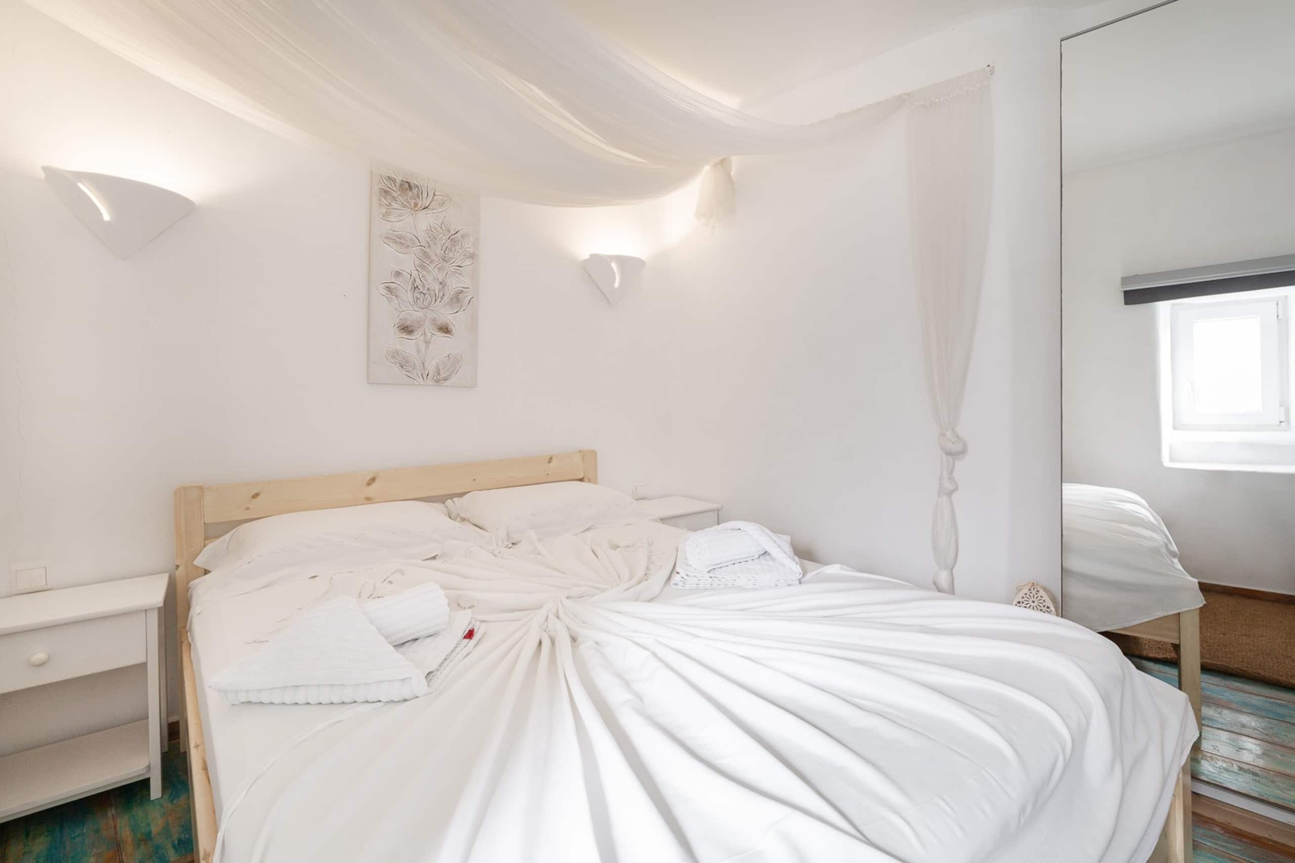 Elpis Mykonos III: Breathtaking pvt roof Old Port 24