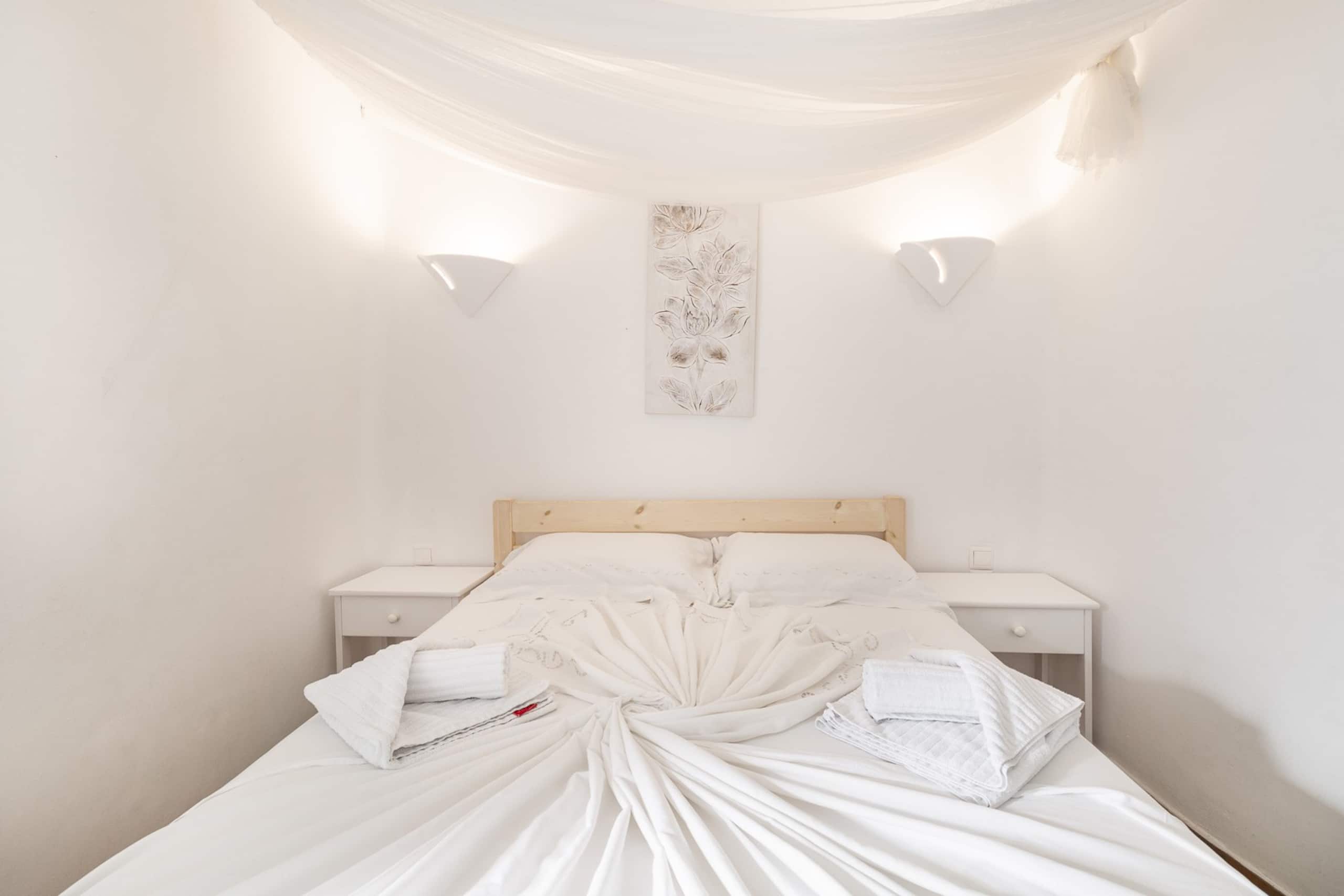 Elpis Mykonos III: Breathtaking pvt roof Old Port 23