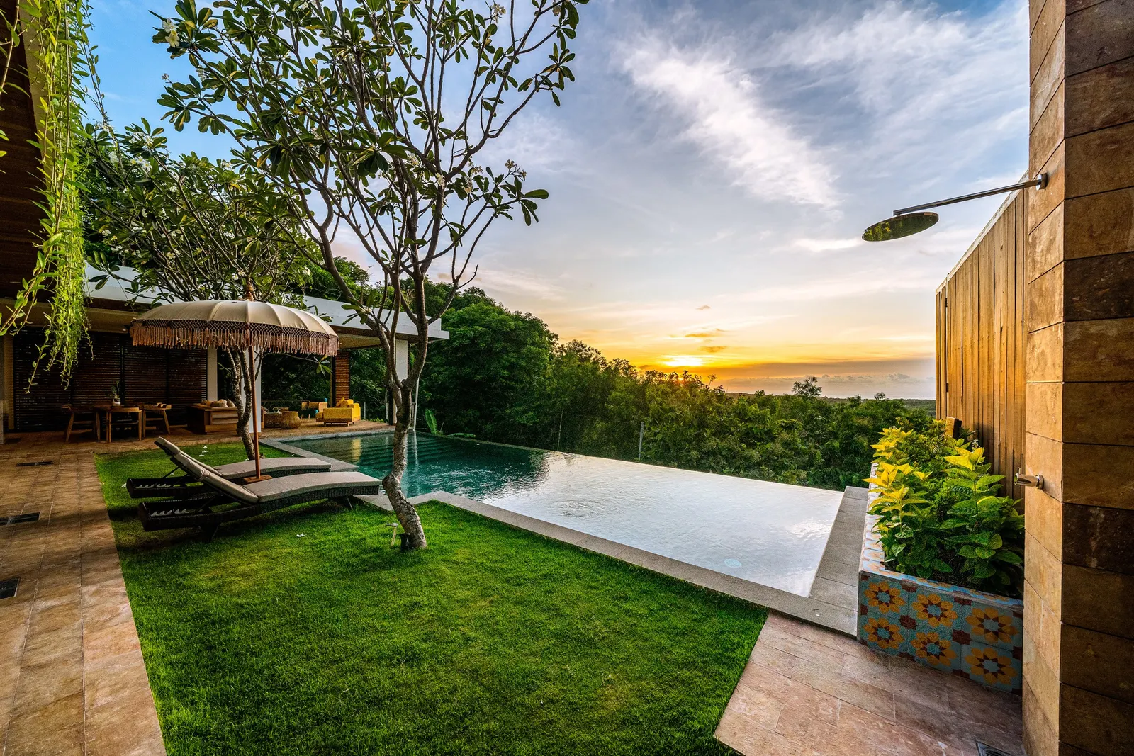 Uluwatu Sunset Hills 18