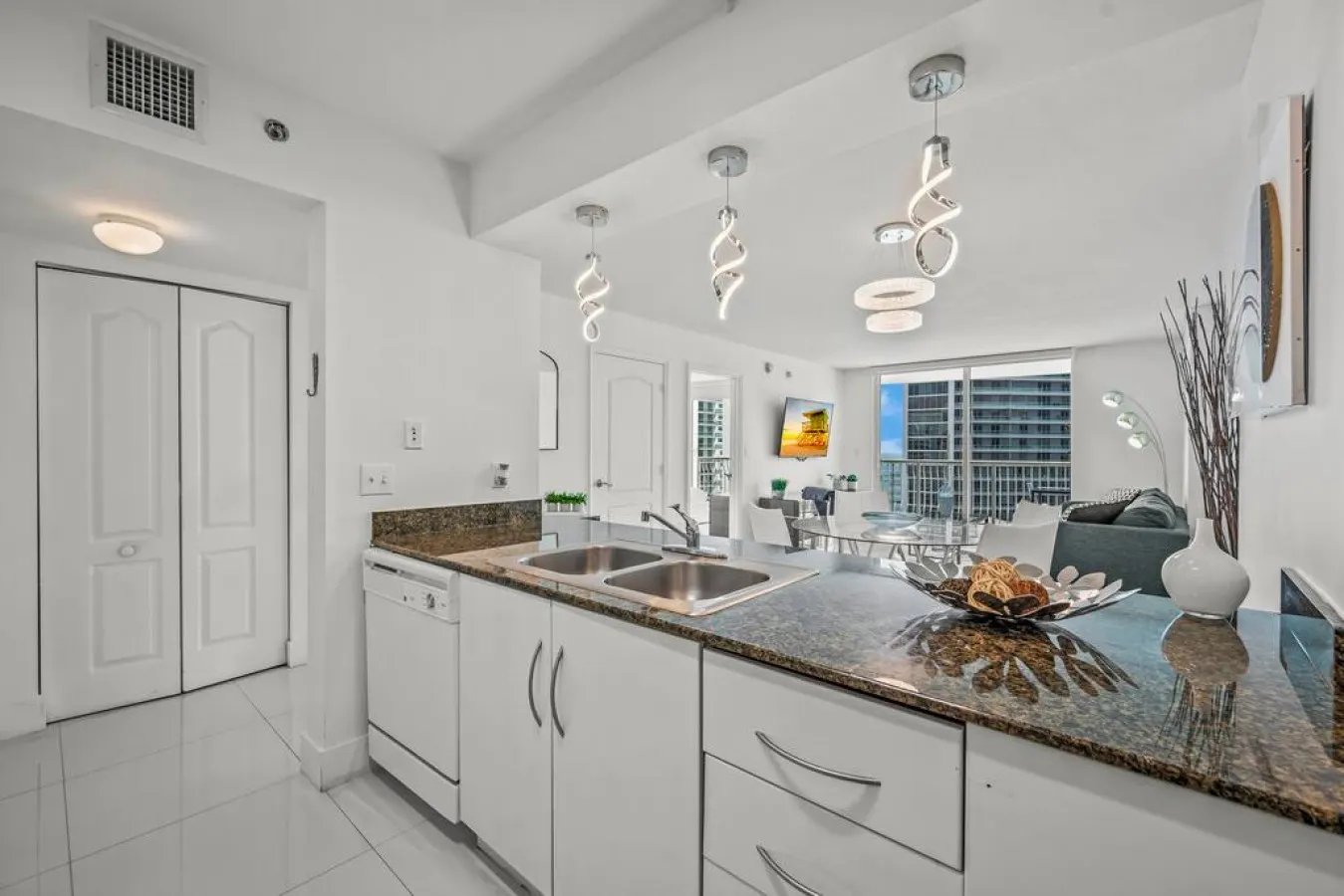 High Floor Ocean View Unit In Brickell - Parking 8