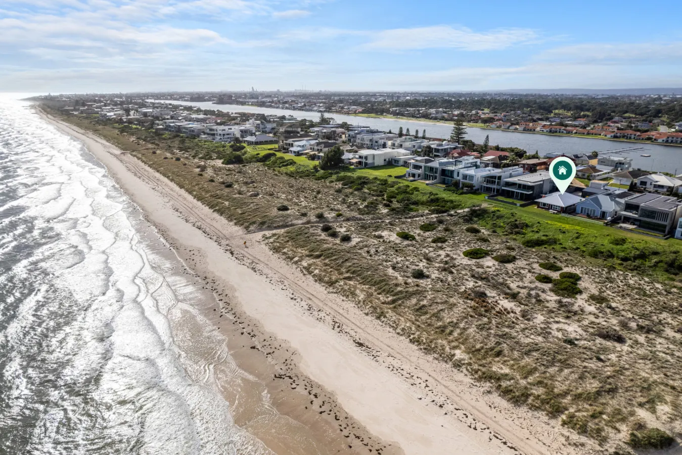 The Breeze @ Tennyson: Absolute Beachfront Escape — photo 5