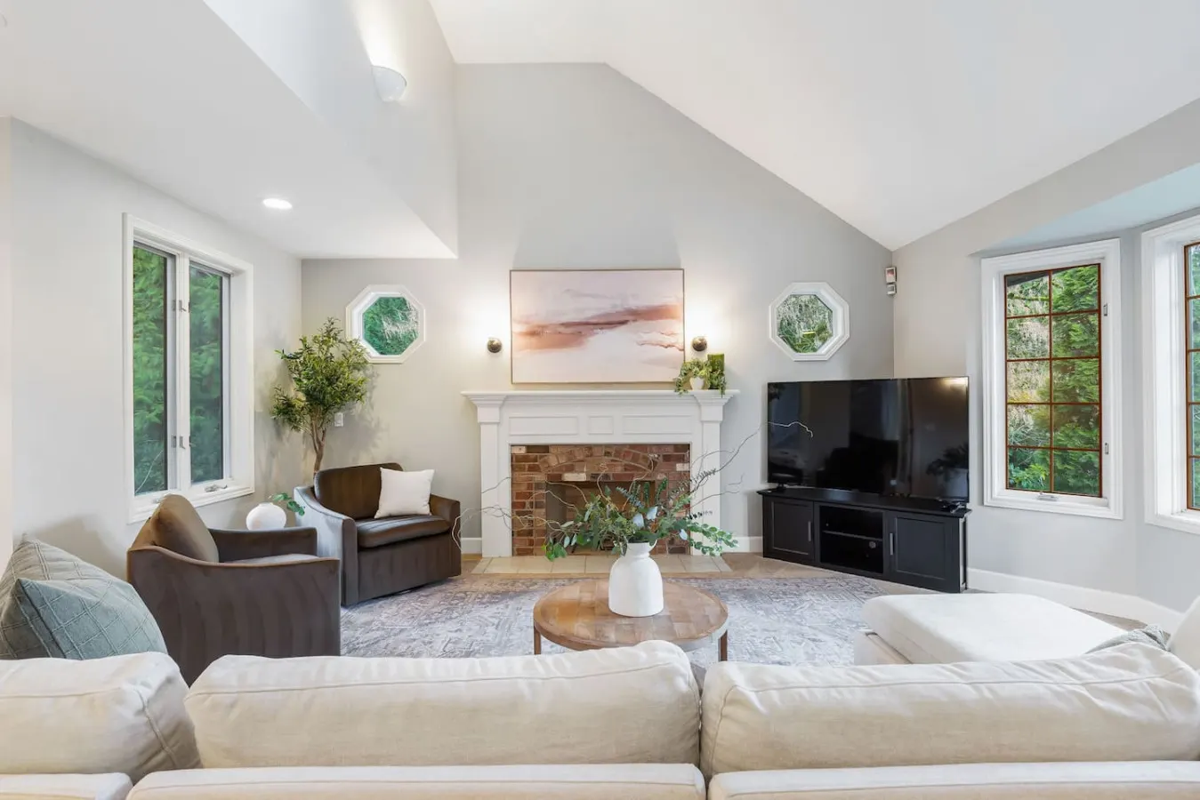 Family-Friendly Retreat – Sleeps 16 Movie Theater, Game Room & More! 17