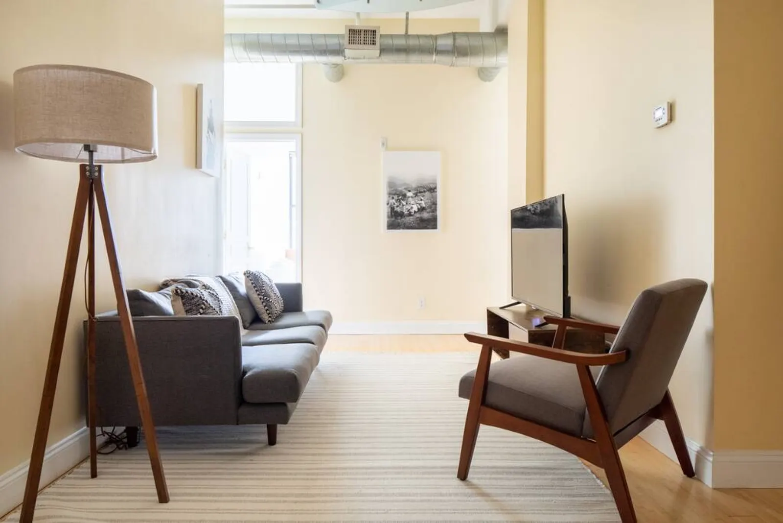 Large Ceilings Centrally Located 4bed 2bath 12