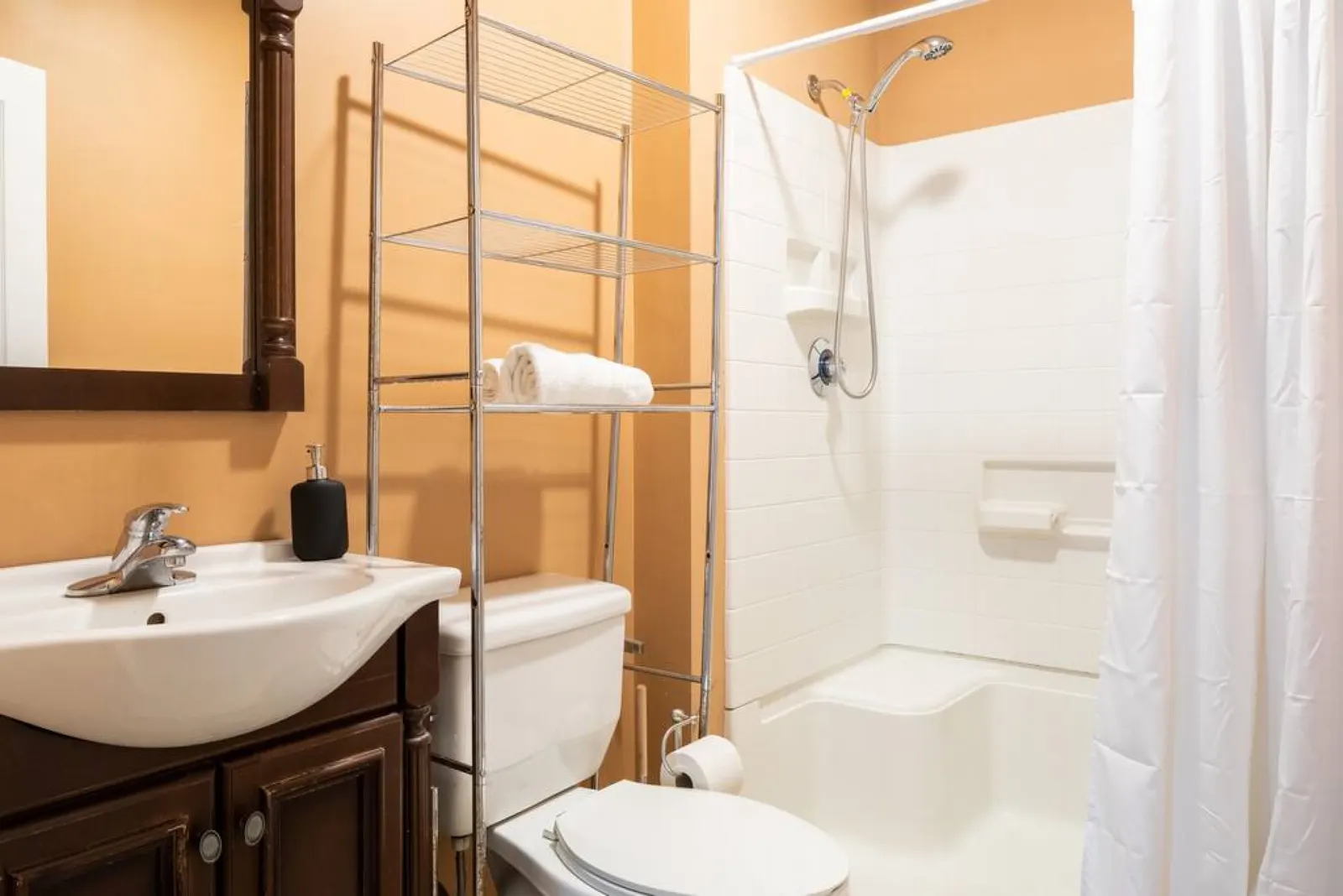 Large Ceilings Centrally Located 4bed 2bath 15