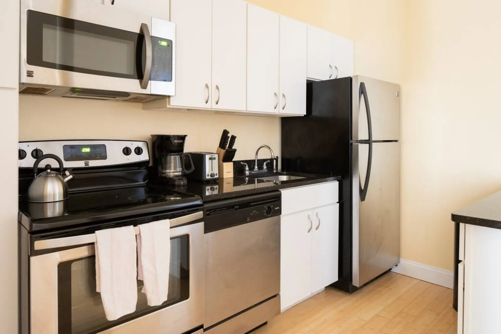 Large Ceilings | Centrally Located 4bed 2bath — photo 5