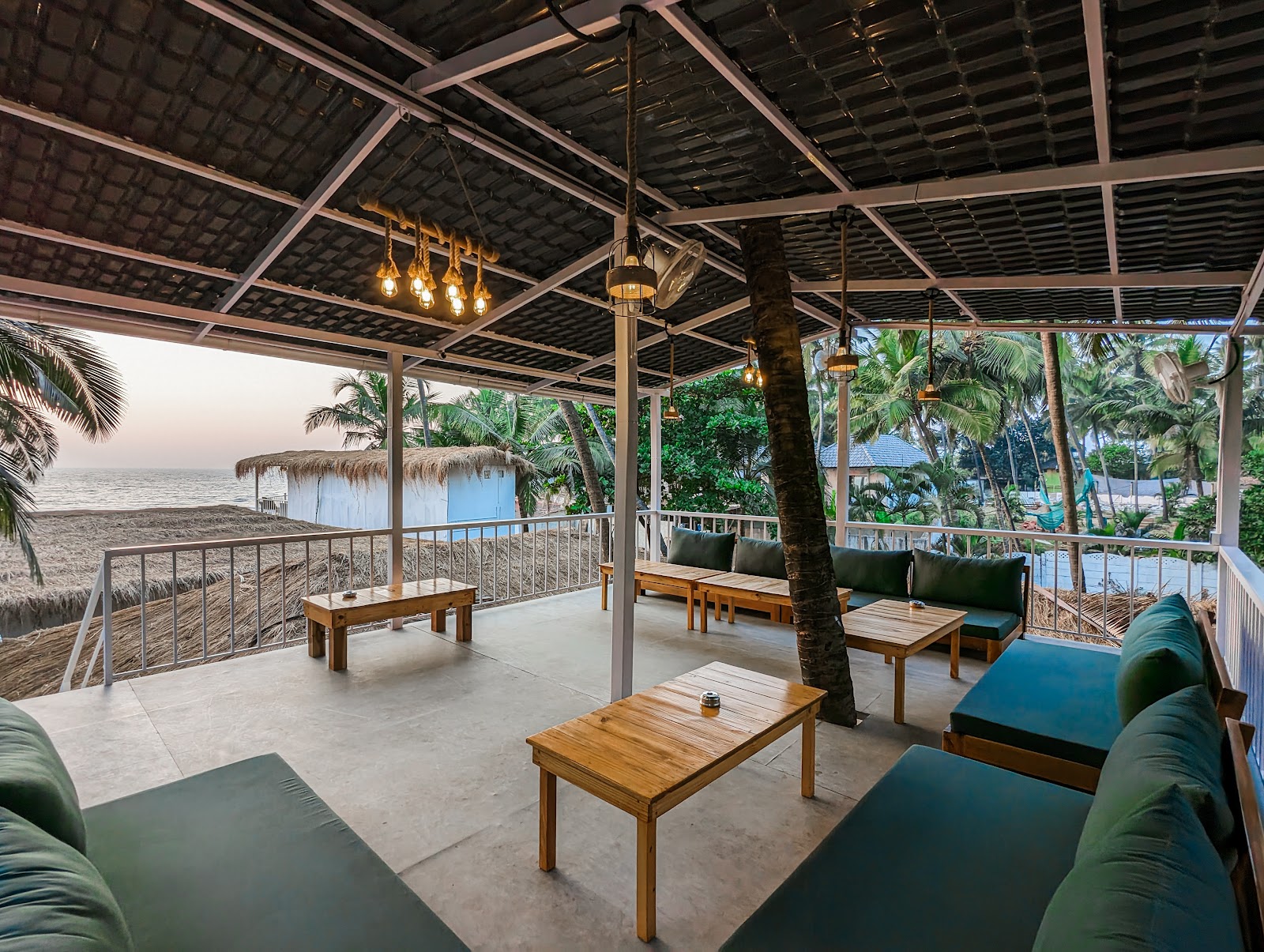 Sea View King Room (Aqua Beach Resort Ashwem) 9