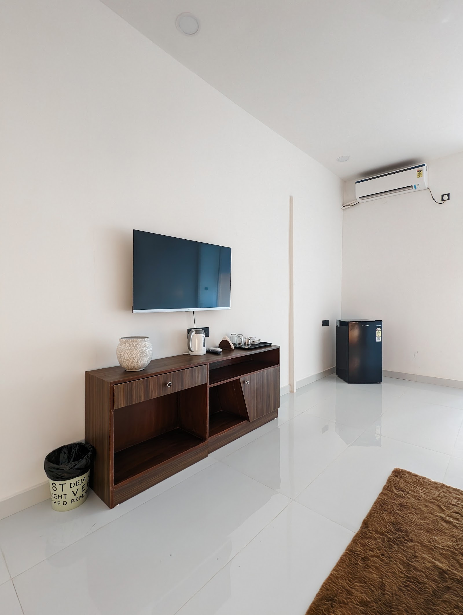 Sea View King Room (Aqua Beach Resort Ashwem) 10