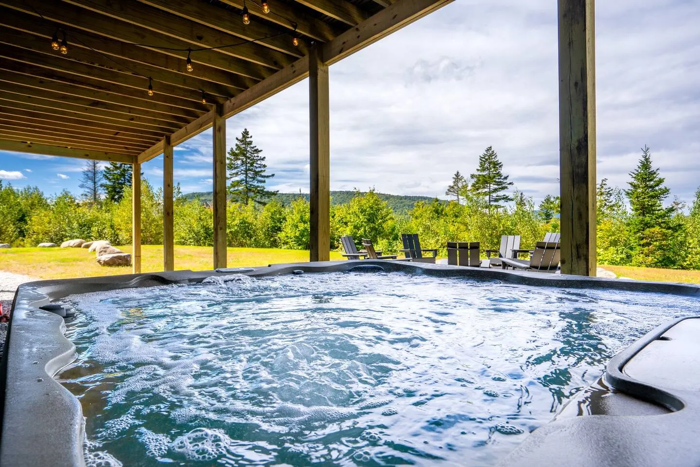 Epic mountain views, Hot tub and Game room — photo 2