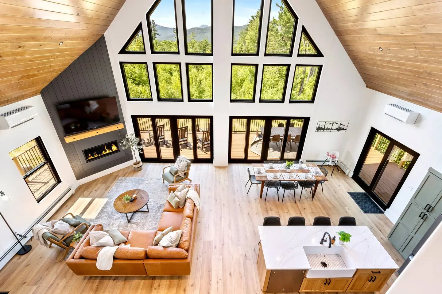 Epic mountain views, Hot tub and Game room 13
