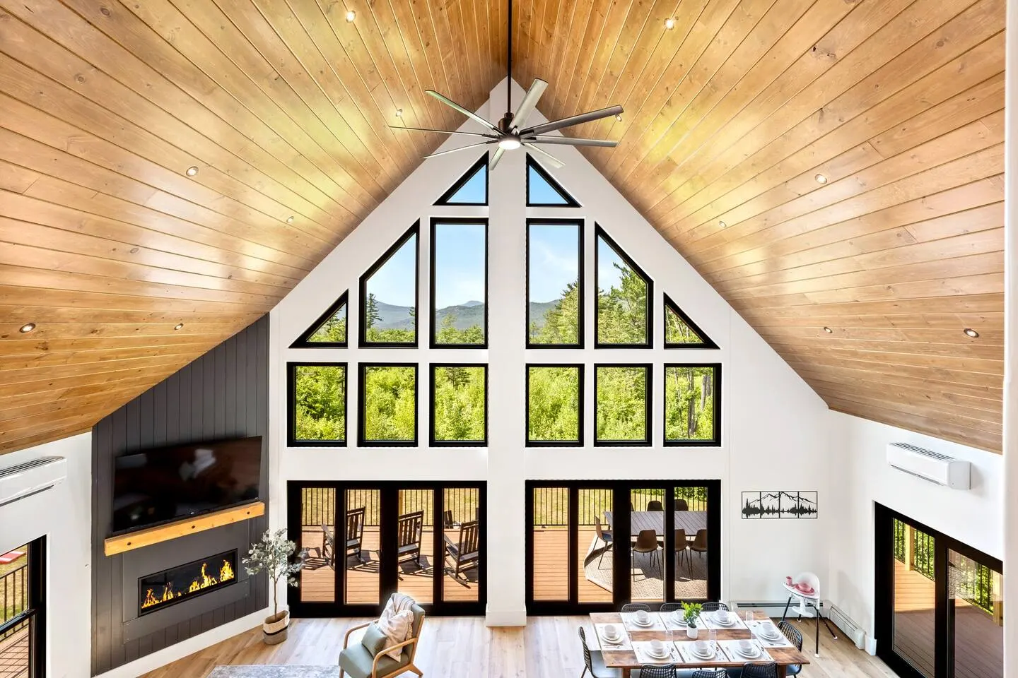 Epic mountain views, Hot tub and Game room 15