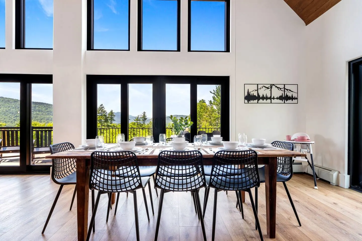 Epic mountain views, Hot tub and Game room 16