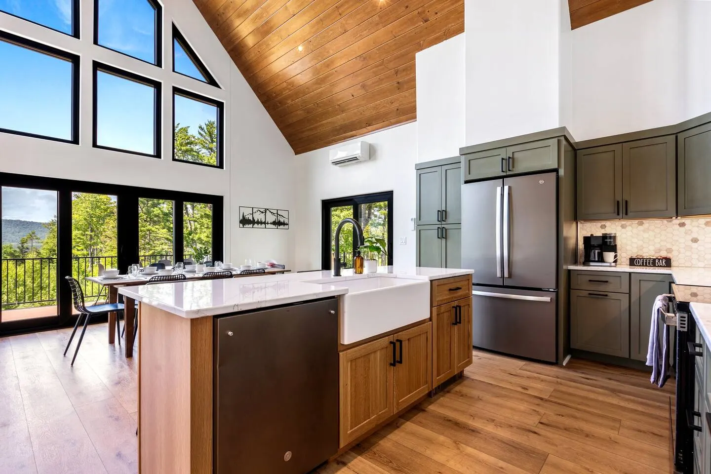 Epic mountain views, Hot tub and Game room 18