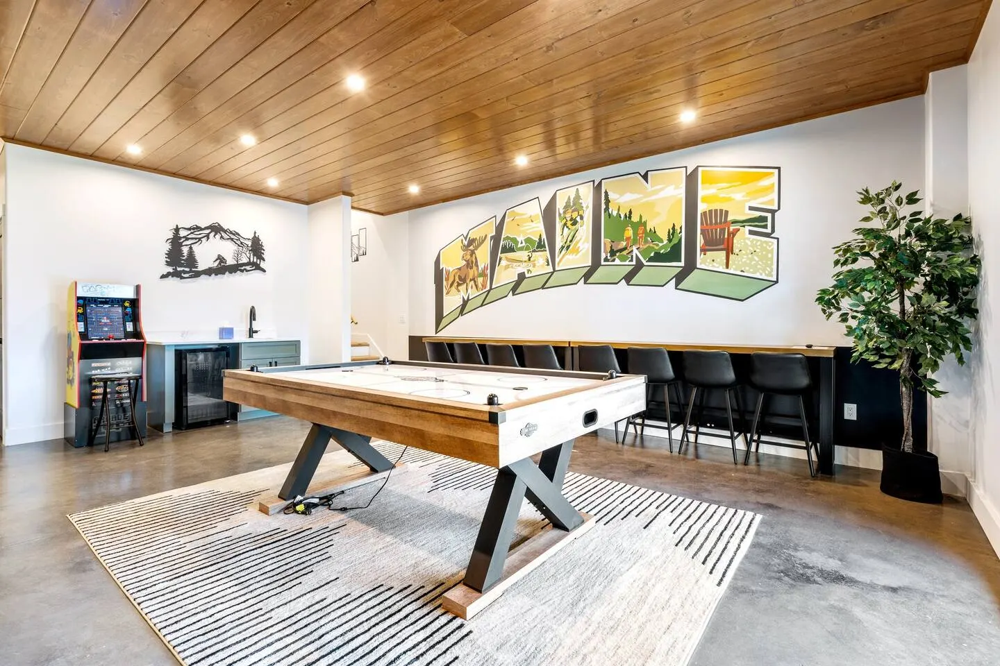 Epic mountain views, Hot tub and Game room — photo 3