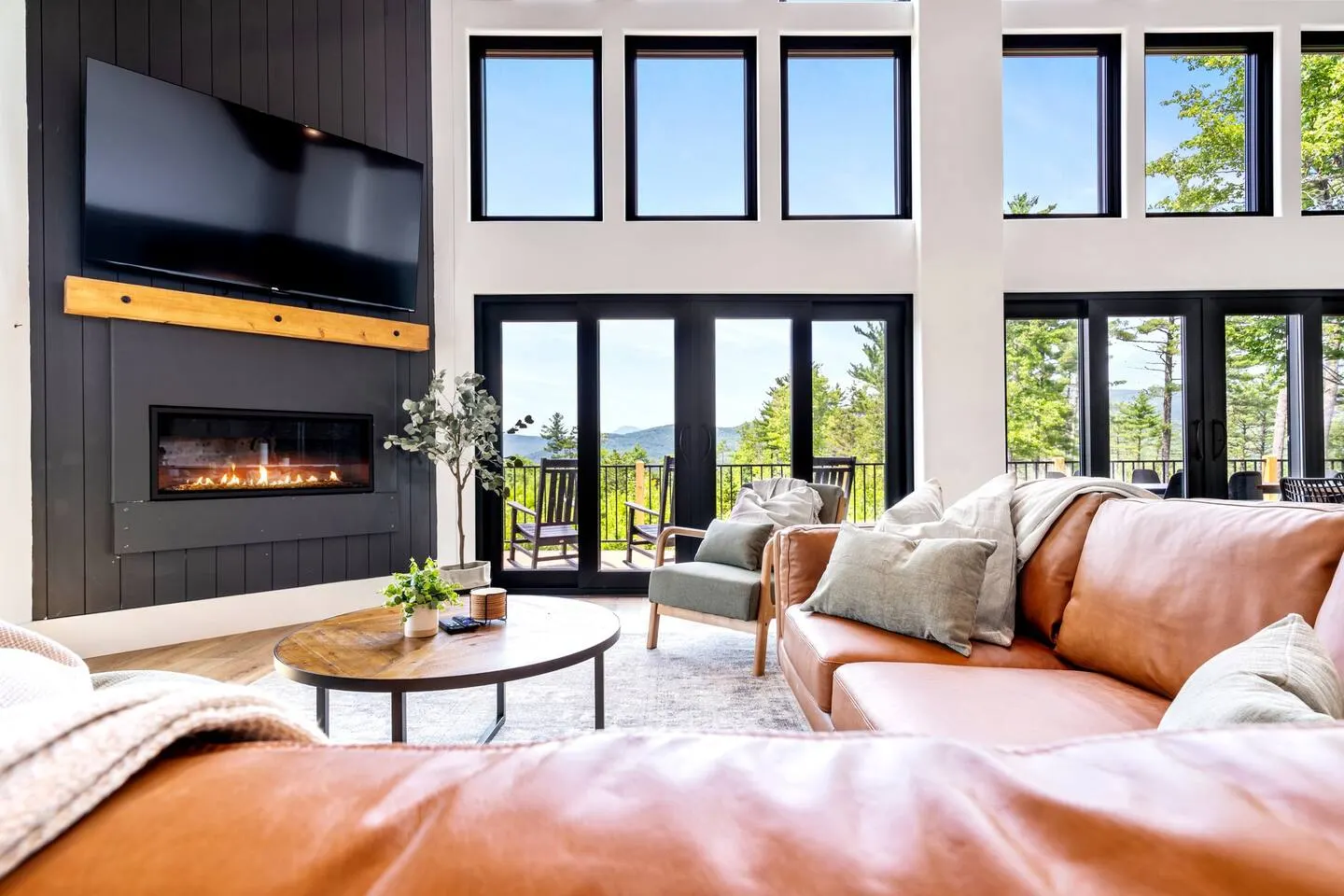 Epic mountain views, Hot tub and Game room — photo 4