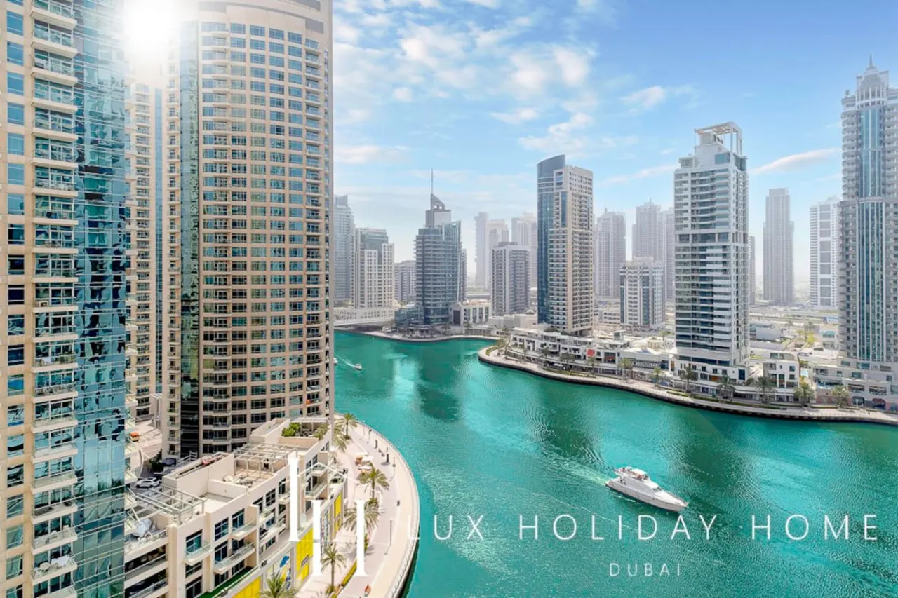 LUX Contemporary Suite with Marina View 6 9