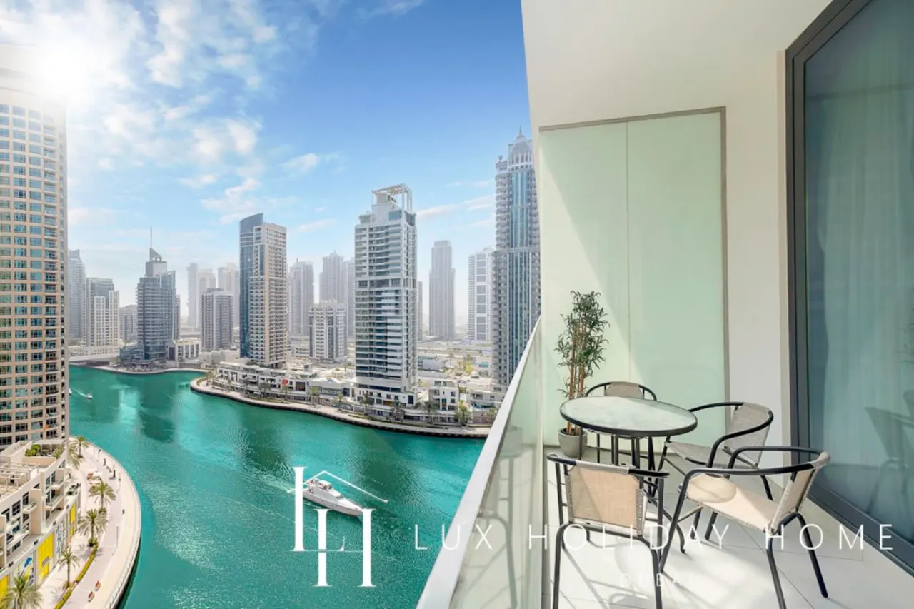 LUX Contemporary Suite with Marina View 6 13