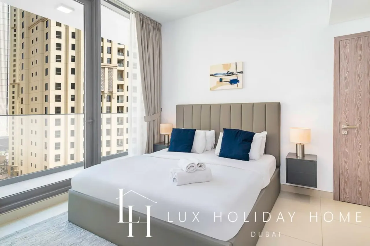 LUX Contemporary Suite with Marina View 6 6