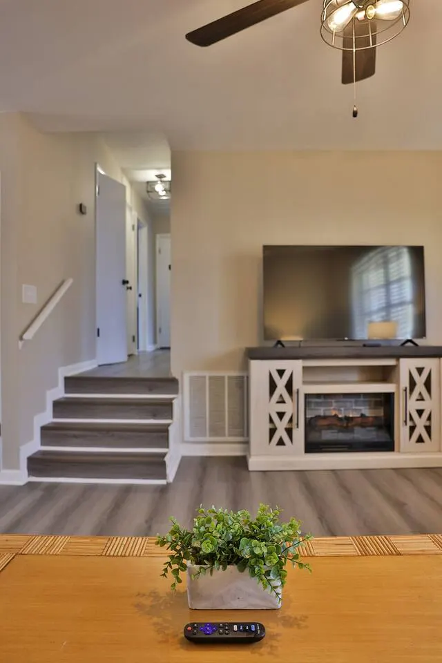 Harrison House - 3br/2ba, fully updated 11
