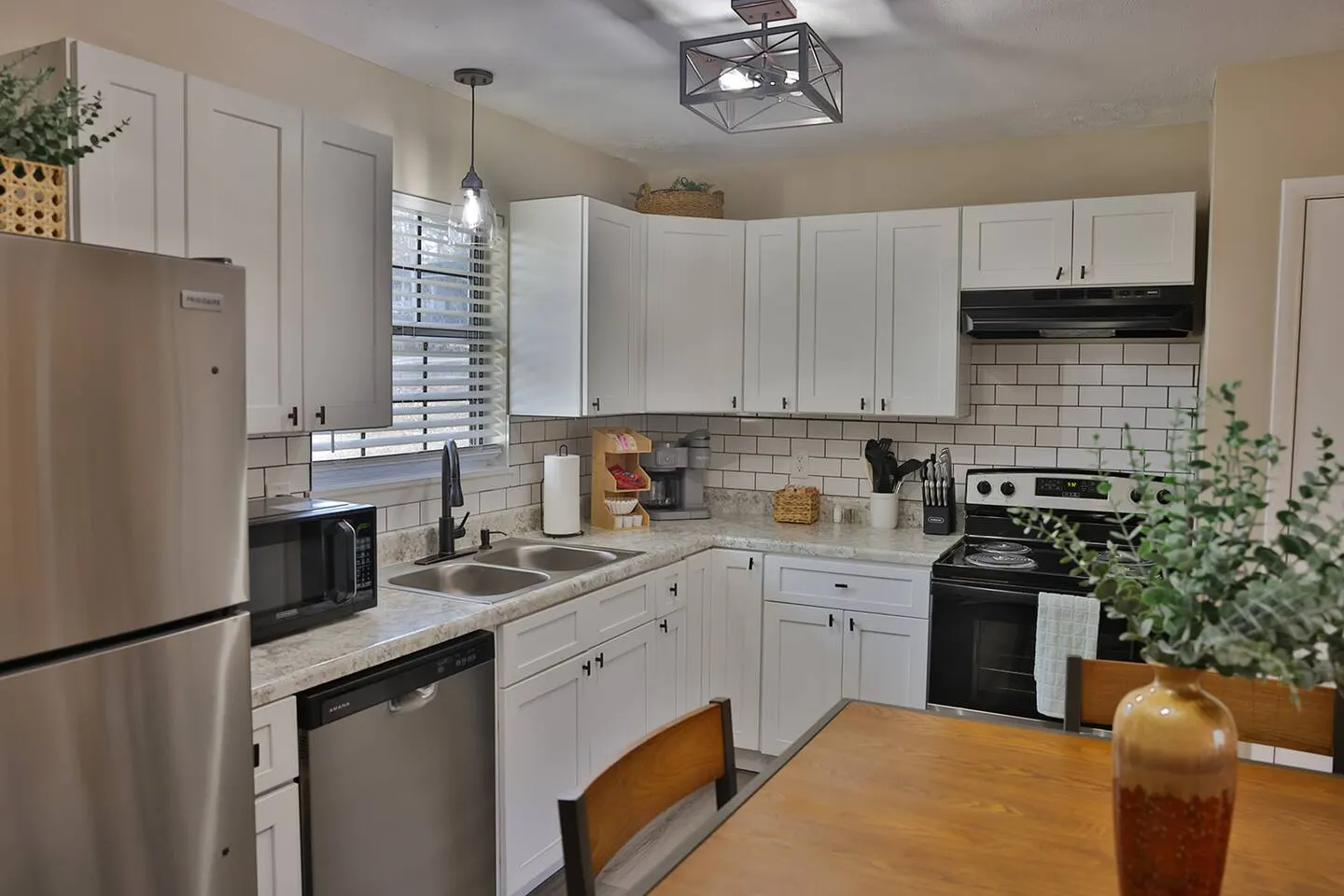 Harrison House - 3br/2ba, fully updated 13