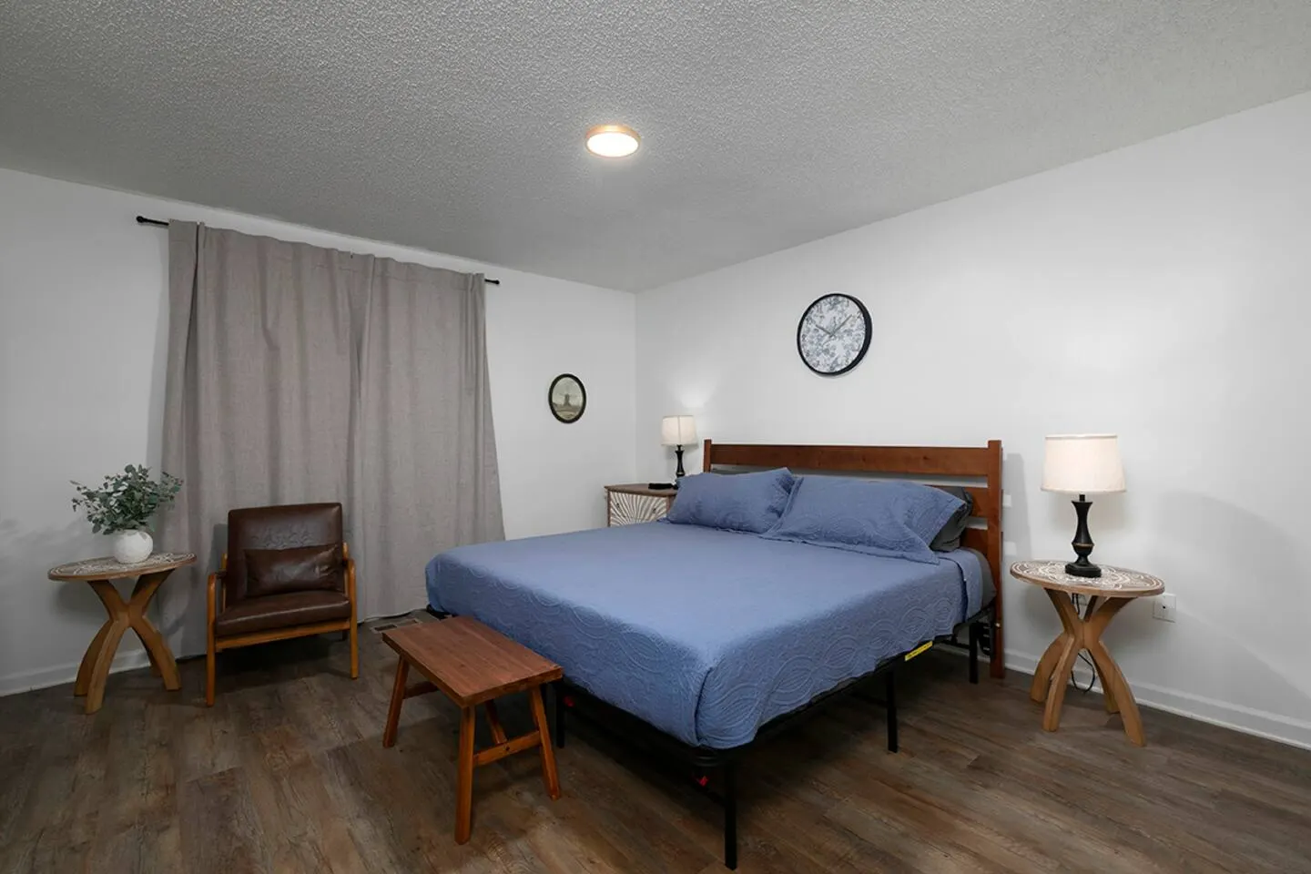 Rustic 2BR Farmhouse Retreat With 2 King Beds — photo 3