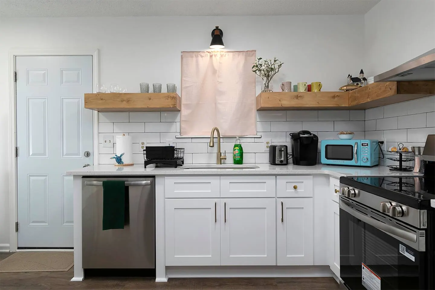 Rustic 2BR Farmhouse Retreat With 2 King Beds — photo 5