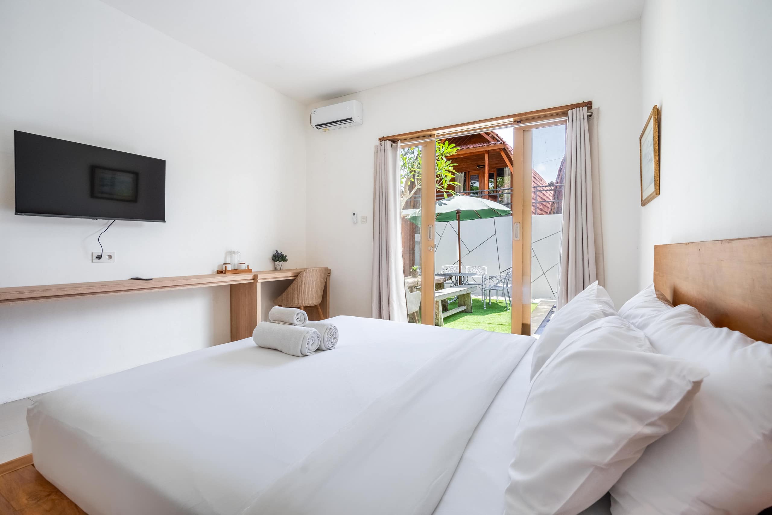 Deluxe Room - By Aishwarya Internasional 11