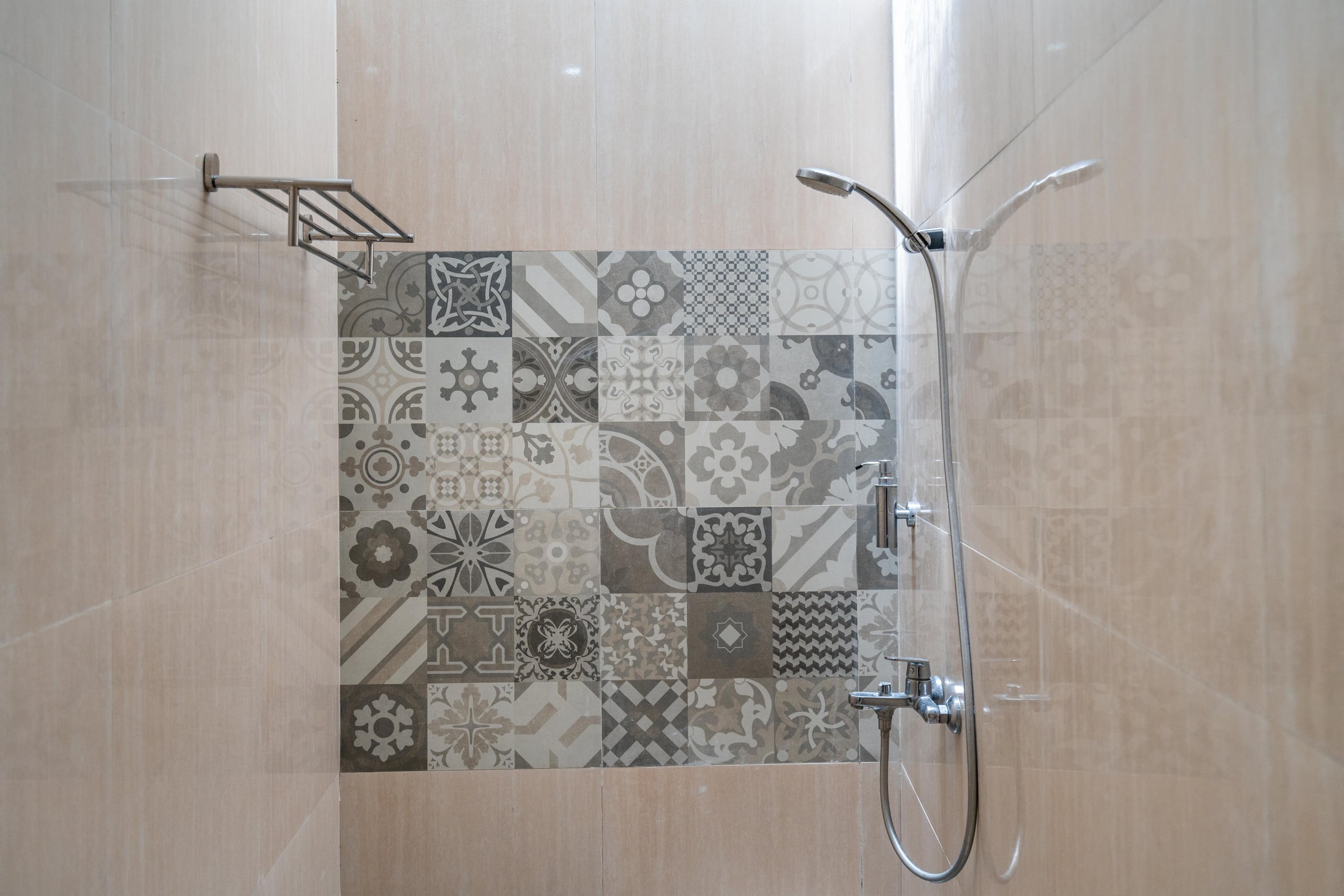 Deluxe Room - By Aishwarya Internasional 22