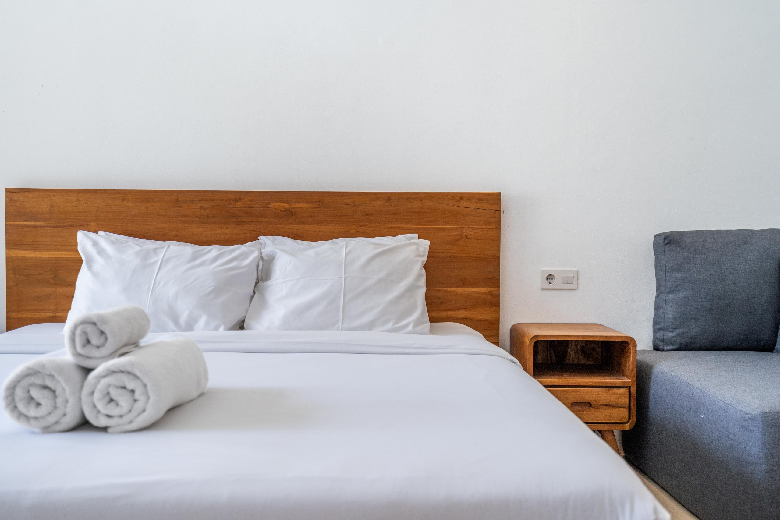 Deluxe Room - By Aishwarya Internasional 14