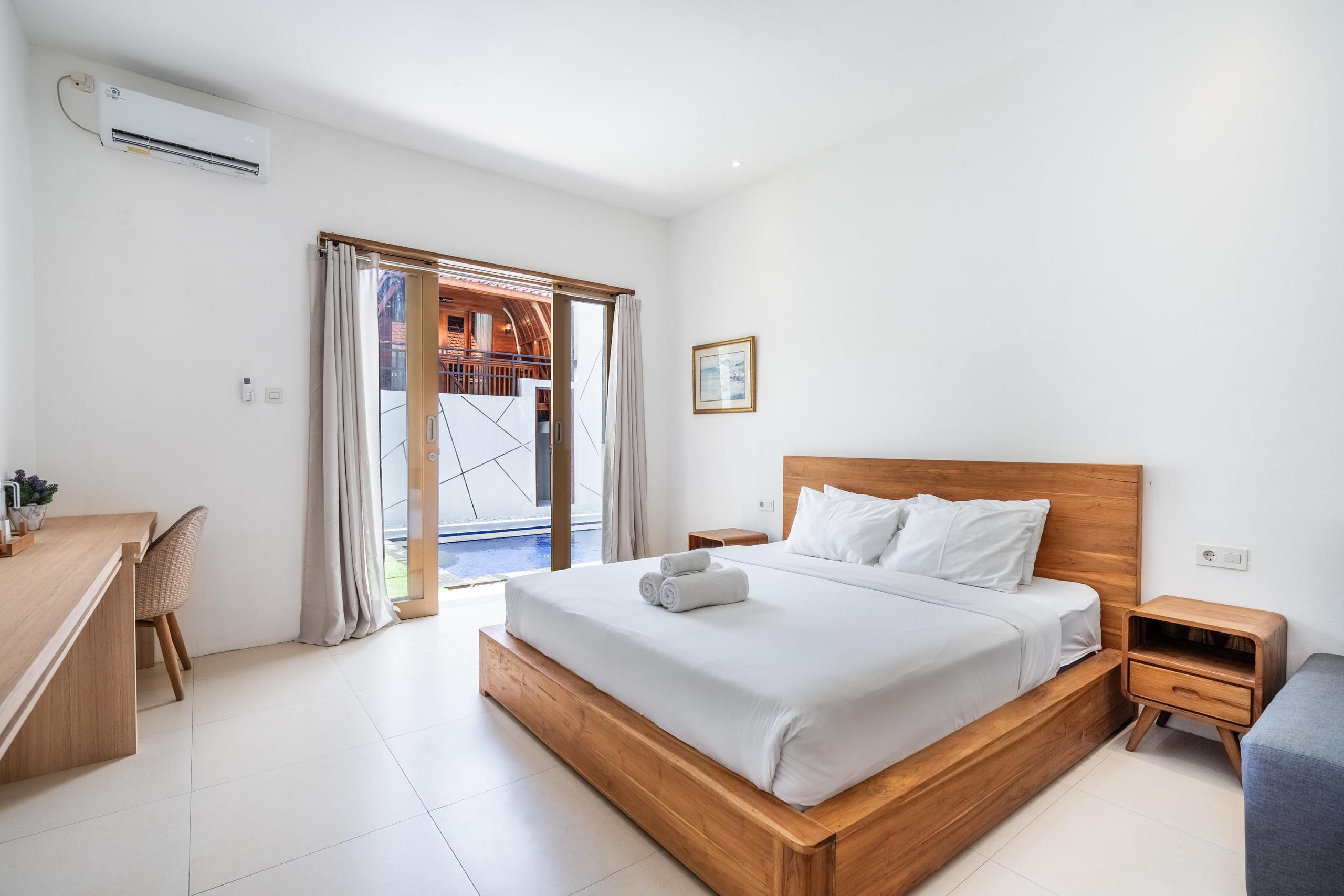 Deluxe Room - By Aishwarya Internasional — photo 3