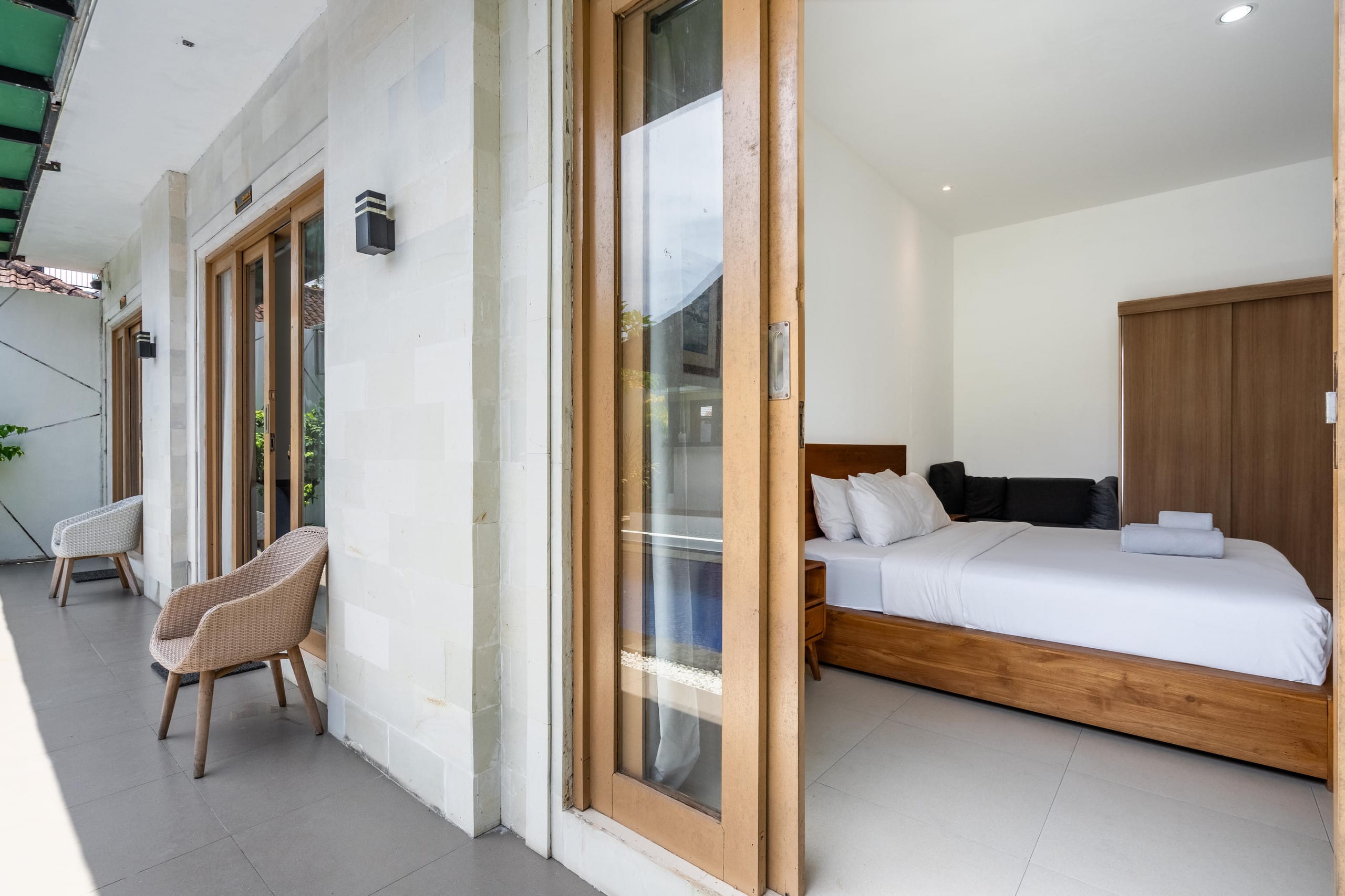 Deluxe Room - By Aishwarya Internasional 12