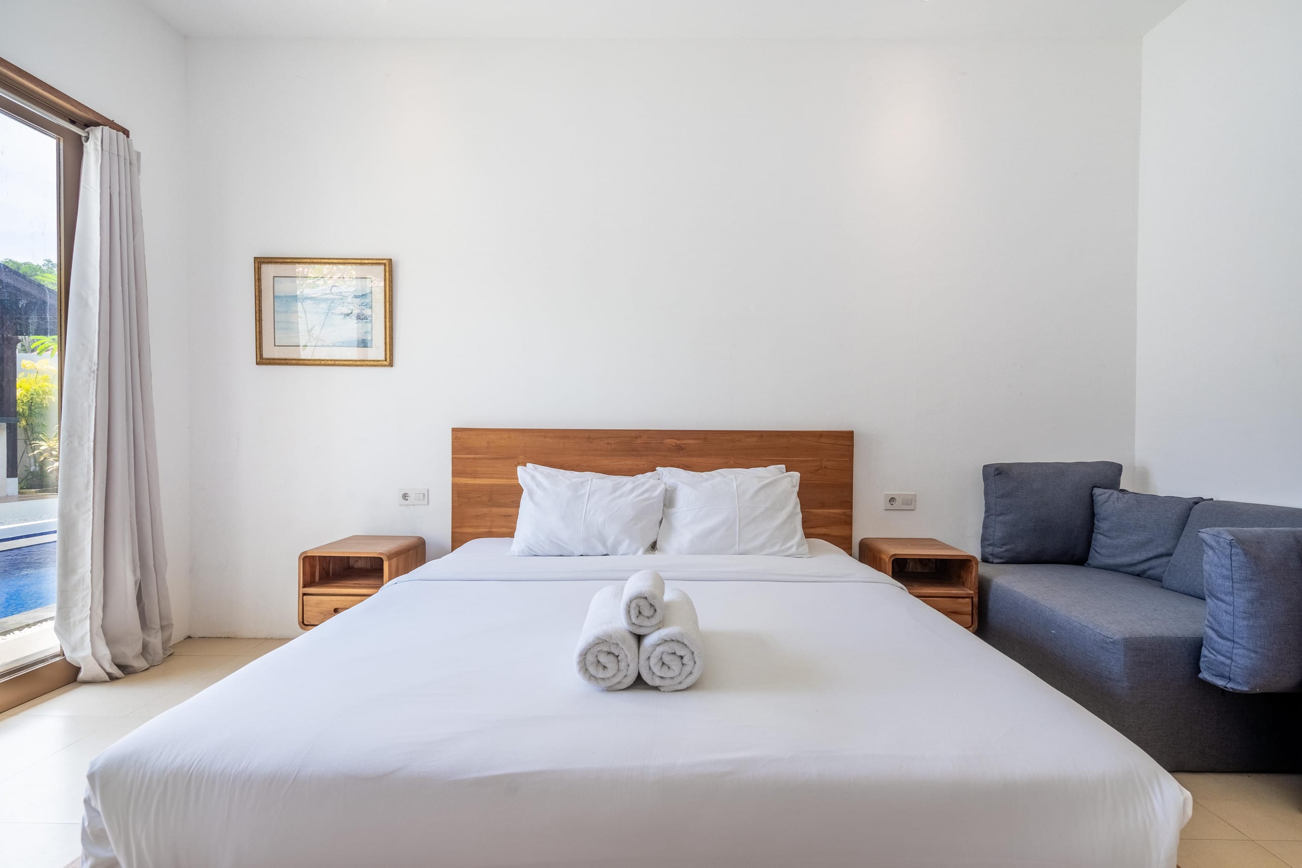 Deluxe Room - By Aishwarya Internasional 10